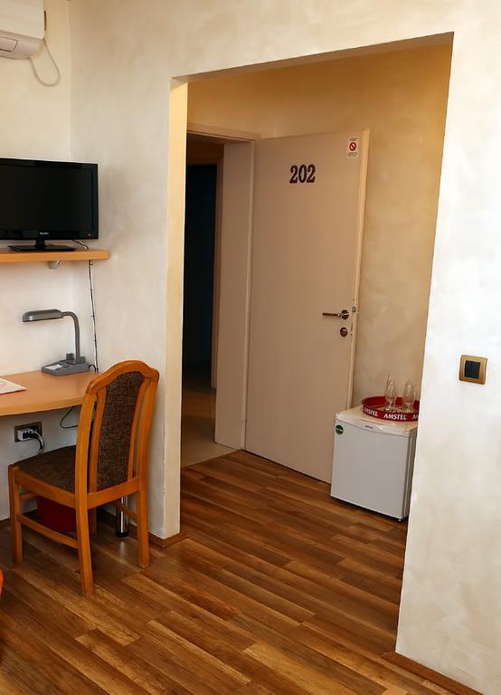 Apartmani Amaro Novi Sad Habitación foto